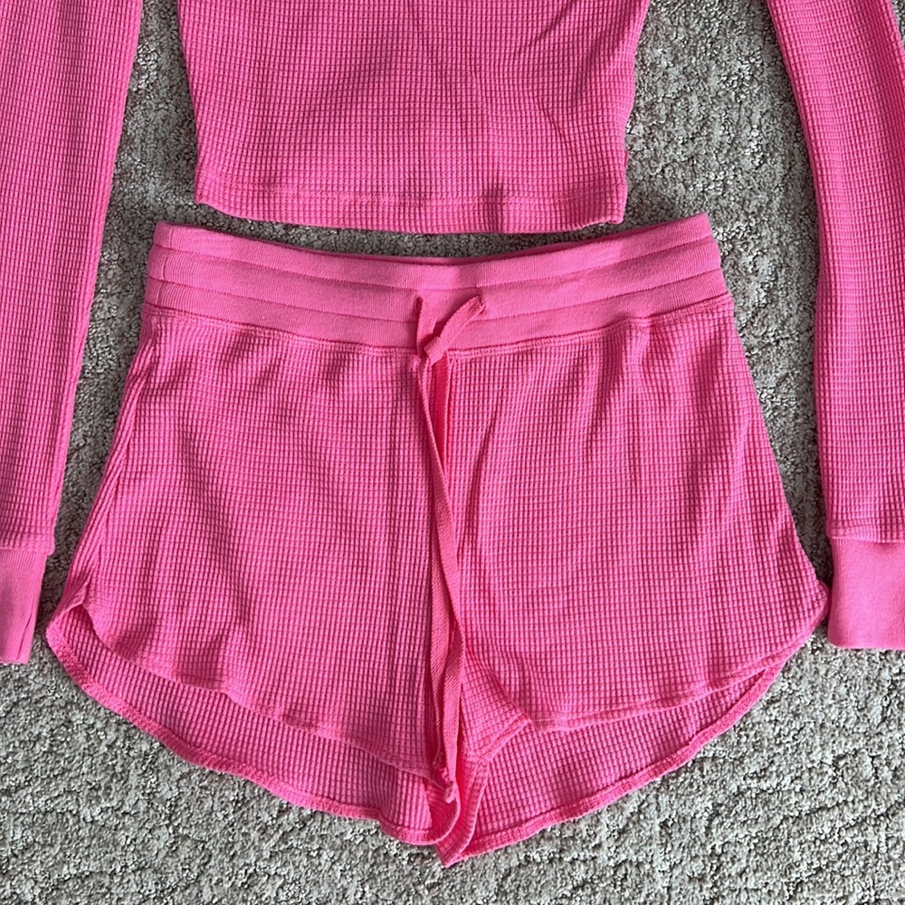 Aritzia Waffle Long Sleeve & Shorts - Picture 3 of 6